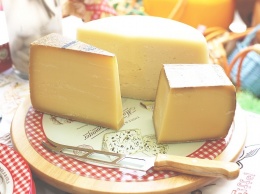 Как понять, что перед вами не сыр, а "сырный продукт". Советы от профессионалов