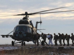 Николаевские десантники завершают программу парашютных прыжков
