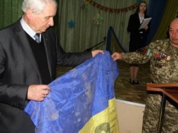 В Сумах школе передали флаг Сергея Табалы (Севера) (+фото)