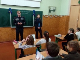 Сотрудники Черноморского ГУ ГСЧС и полиции рассказали об опасности использования пиротехники