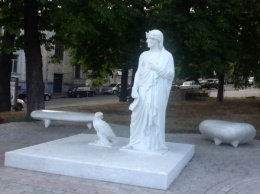 На Владимирской горке установили скульптуру Данте Алигьери
