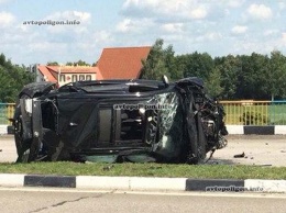 ДТП в Харькове: BMW X5 протаранил отбойник и путепровод, затем перевернулся. ФОТО