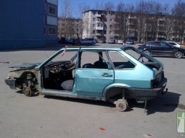 В Ломоносовском районе выявили более 50 брошенных машин