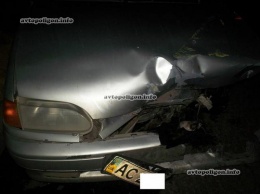 ДТП в Харькове: водитель на ВАЗе протаранил бетонный блок и скрылся. ФОТО