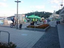 На Набережной возле Почтовой площади появились велопарковки