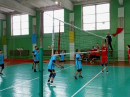 Сегодня утром в Павлограде стартовал Кубок мэра по волейболу