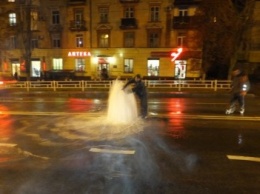 В центре Херсона - фонтан посреди проезжей части (фото, видео)