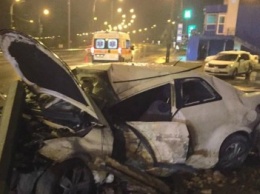 Машина всмятку: в Киеве из-за мокрой дороги произошло мощное ДТП (ФОТО)