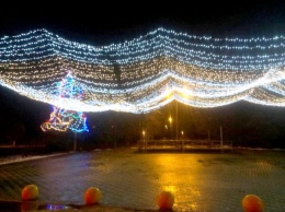 Жители Кирилловки будут встречать Новый год под "разноцветными волнами" (Фото)