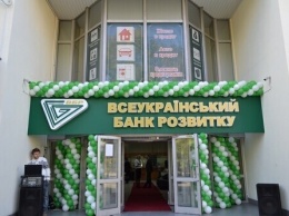 Киевский суд снял арест 15 млн долл. трех физлиц в банке сына Виктора Януковича