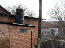 В Первомайске демонтировали аварийный столб, замены которого женщина добивалась три года