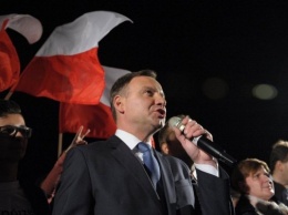 Президент Польши отказался подписать закон о запрете собраний