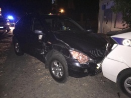 В Киеве водитель Sang Young Kyron разбил два полицейских Toyota Prius