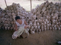 Анджелина Джоли снимет фильм о режиме красных кхмеров