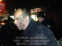 В Киеве пьяный водитель устроил дебош полицейским: опубликованы фото и видео