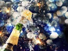 Ученый рассказал, как открыть бутылку шампанского без «взрыва»
