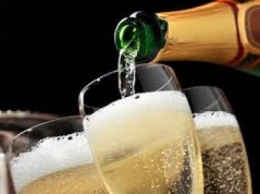 Ученые: Польза от бокала шампанского сравнима с хорошей прогулкой
