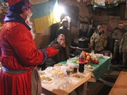 Украинские военные показали, как праздновали Новый год: фото с передовой