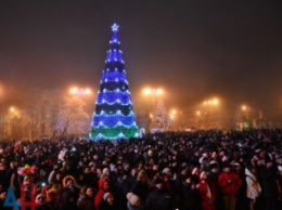 Новый год в Донецке: слезы при звуках гимна Украины и салюты без радости (фото)