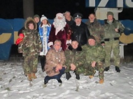 Запорожские полицейские поздравили находящихся на передовой «Скифовцев»