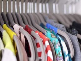 Первый «банк одежды» для нуждающихся открыли в Киеве