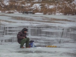 Спасатели призывают граждан быть осторожными на льду