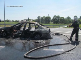 ДТП на Киевщине: Infiniti m35x столкнулся с ВАЗом и сгорел дотла. ФОТО