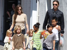 Мать Брэда Питта запретила сыну разводиться с Джоли