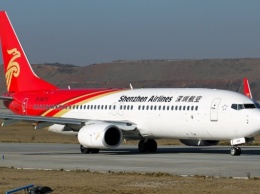 На борту самолета китайских авиалиний мужчина пытался сжечь себя заживо