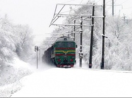 Снегопады в Украине: "Укрзализныця" сообщает об опоздании пассажирских поездов