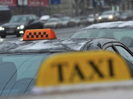 В Симферополе поймали шестерых таксистов-нелегалов и забрали у них "шашечки"
