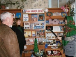 В библиотеках Добропольского района проходят выставки к Рождественским праздникам