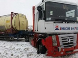 ДТП под Николаевом: фура не поделила дорогу из военным грузовиком (ФОТО)