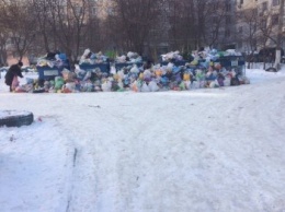 Дворы спальных районов Одессы утопают в мусоре, пока мэр в отпуске