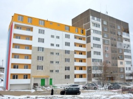 Переселенцы в Щелкино ремонтируют новые квартиры и ждут документы на заселение (ФОТО)