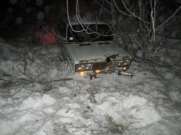 За сутки николаевские спасатели трижды оказывали помощь водителям, которые попали в "снежный" плен (ФОТО)