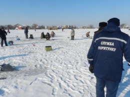 Херсонские спасатели напоминают правила поведения на льду