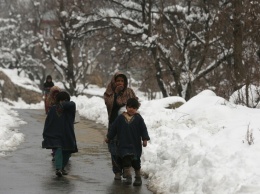 В Кашмире грузовик въехал в школу: погибли дети