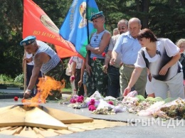 Тульские десантники почтили память погибших в войнах крымчан (ФОТО)