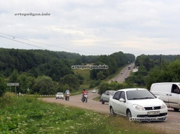 ДТП на Ивано-Франковщине: Mercedes C220 врезался в дерево - погибли двое. ФОТО