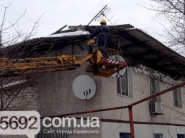 В Каменском на Соцгороде обвалилась крыша жилого дома