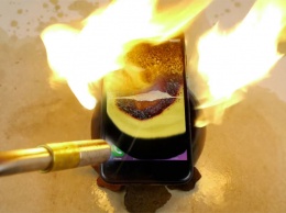 Видеохит: iPhone 7 не выдержал испытание газовой горелкой