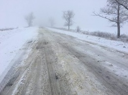 Донецкая и Луганская области «погрязли» в нечищеных дорогах - водители в снеговых ловушках
