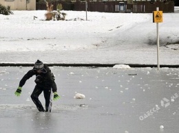 Одесские спасатели просят рыбаков не выходить на лед