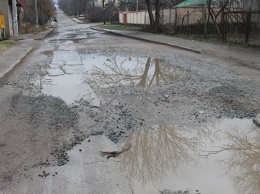 Активисты ОНФ зафиксировали в Крыму укладку дорожного асфальта в снег и лужи