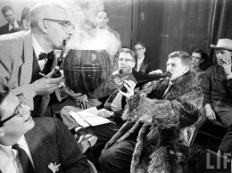 Короли дымных вечеринок: Как проходили соревнования по курению в США в 50-х годах