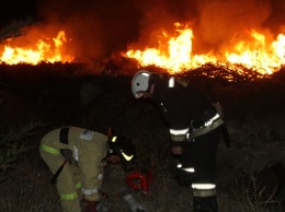 Ночью в Севастополе тушили крупный пожар (ФОТО)