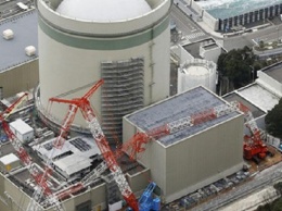 В Японии на энергоблок АЭС "Такахама" упал строительный кран