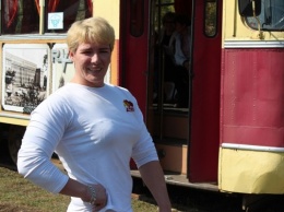 Иркутская спортсменка сдвинула с места два трамвайных вагона и установила рекорд