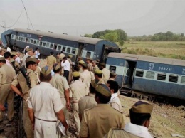В Индии поезд сошел с рельсов: число погибших возросло до 23 человек